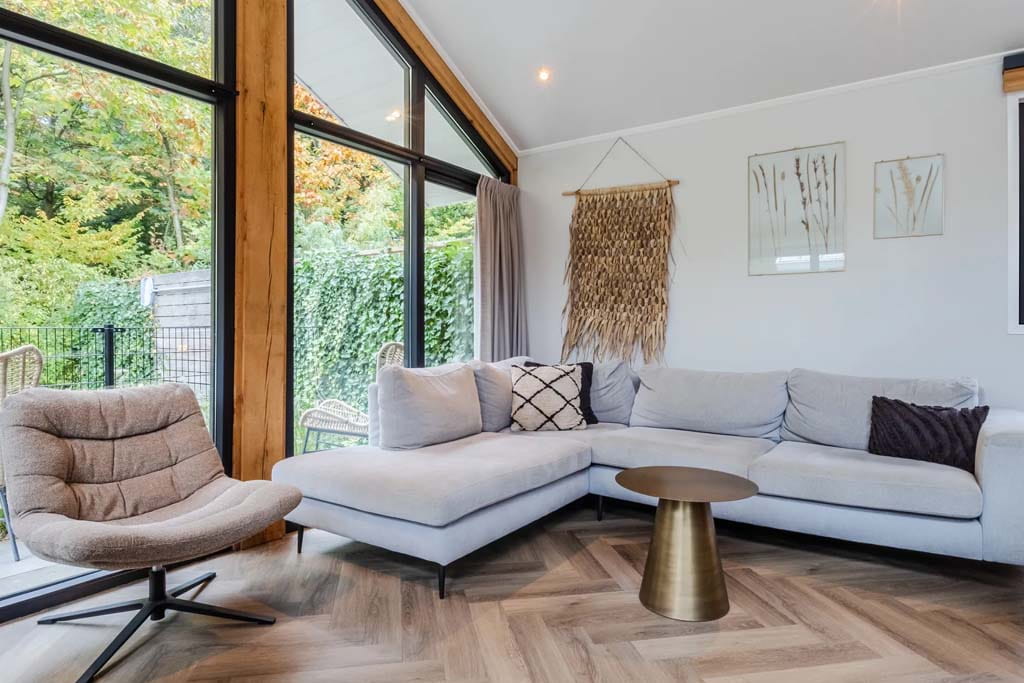 Woonkamer van de 6-persoons Pool Lodge