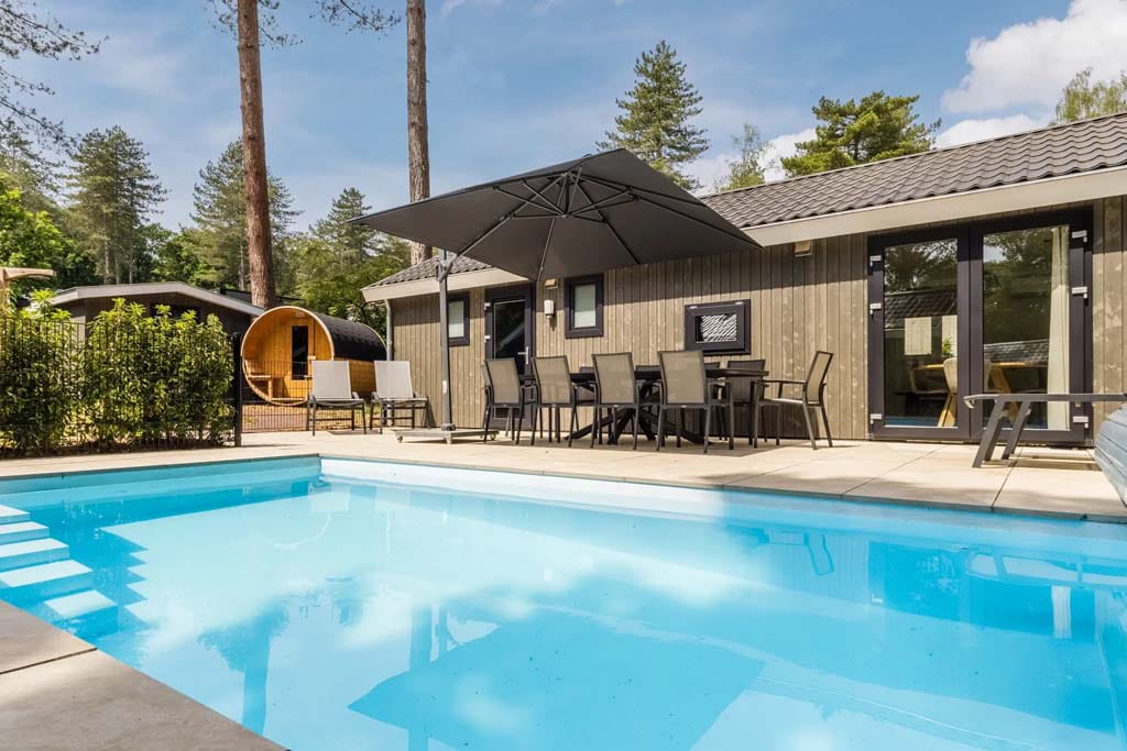 Luxe lodge met buitenzwembad en wellness
